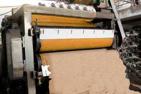 persona realizando pruebas en planta complementaria de tratamiento de aguas residuales - ver detalles de la planta