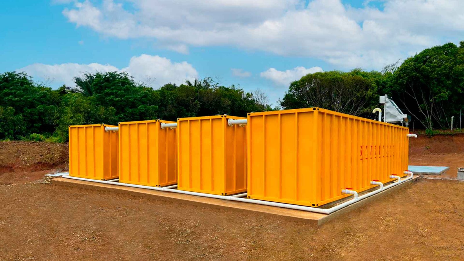 persona realizando pruebas en planta complementaria de tratamiento de aguas residuales - ver detalles de la planta