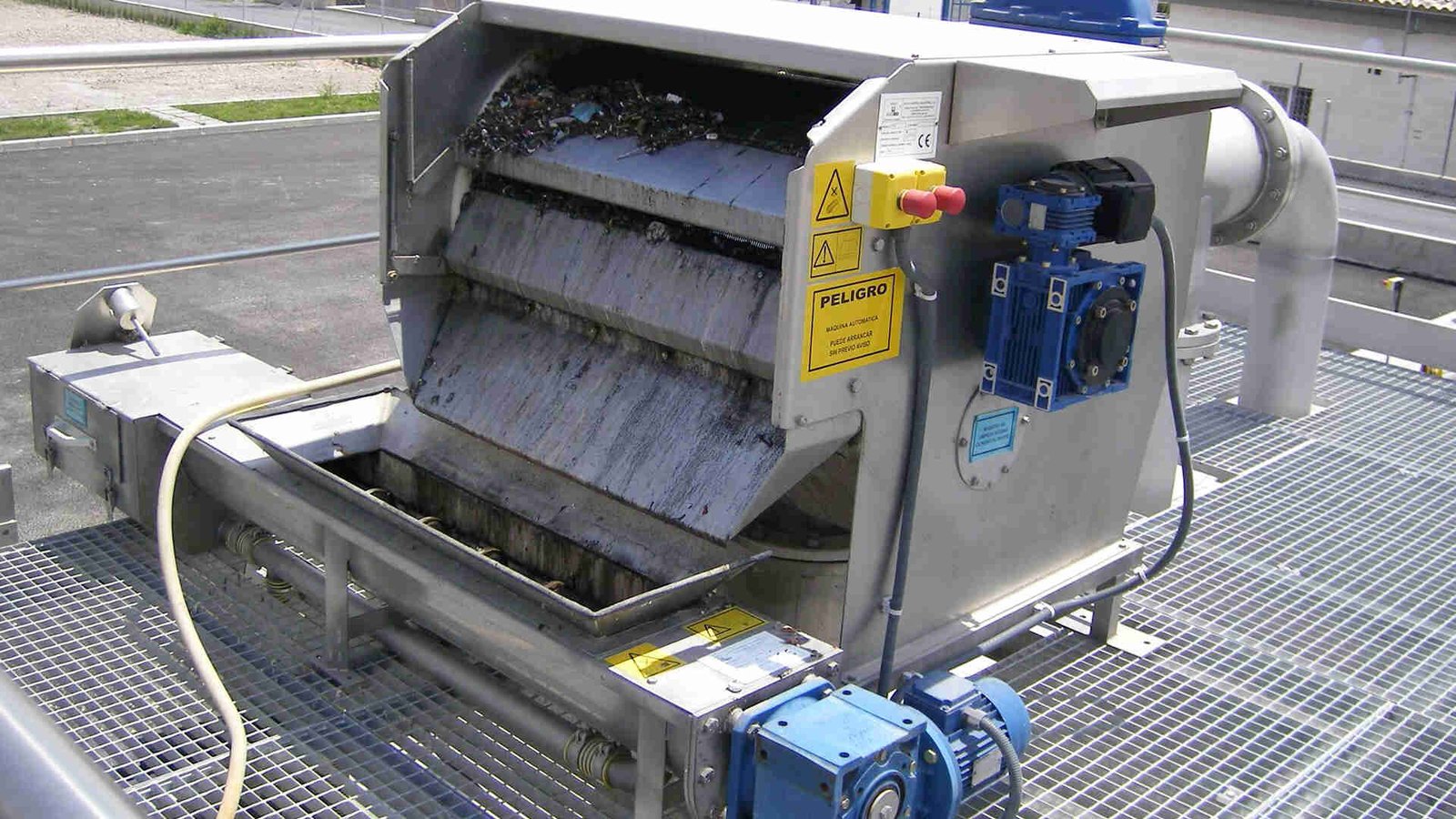 tamiz rotativo con tornillo prensa instalando y funcionando - ver mas información